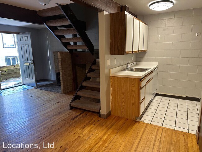 Building Photo - 4 br, 2 bath Apartment - 64 W Northwood 64...