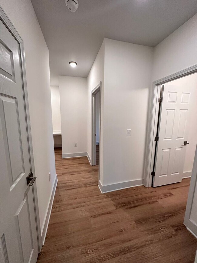 Foto del edificio - Beautiful Brand New Three Bedroom Apartment!