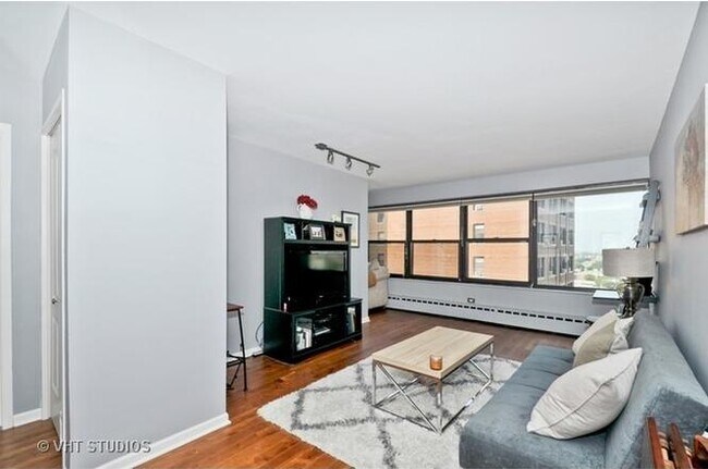 Foto del edificio - 3420 N Lake Shore Dr