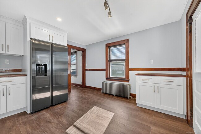 Foto del edificio - 12 N Main St