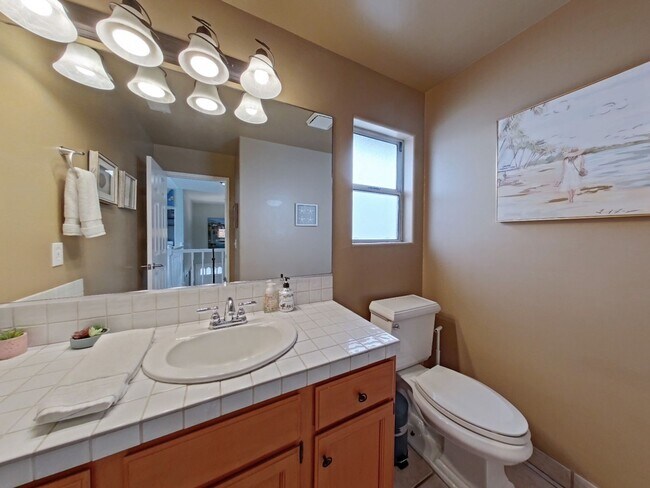 Building Photo - 3 bedroom 2.5 bathroom townhome Down the s...