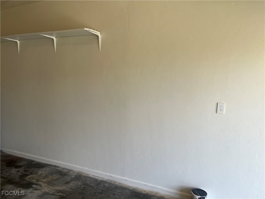 Foto del edificio - 460 Bryan Ave