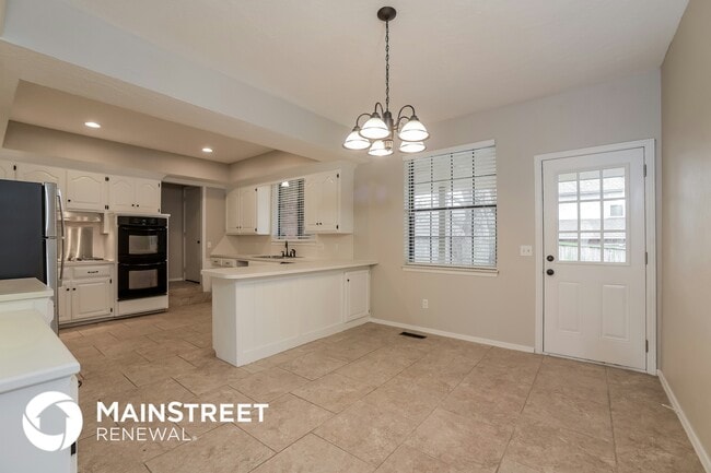 Building Photo - 1100 Fountain Gate Ct