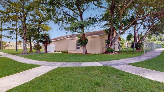 Foto del edificio - 10251 SW 80th St
