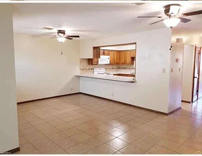 Foto del edificio - 5407 Palm Valley Dr N