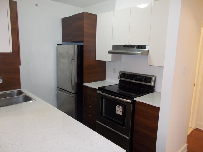 Building Photo - 5025 Paré