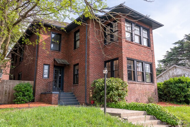 Foto del edificio - 1700 Claremont Ave