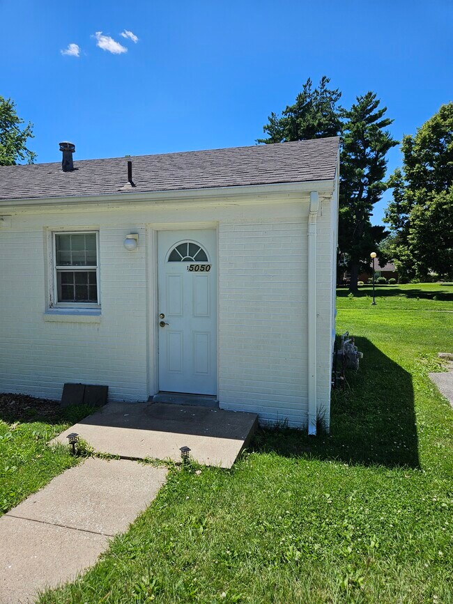 Building Photo - 5050 Pulliam St