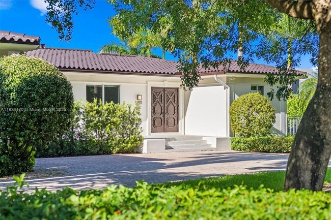 Building Photo - 205 N Hibiscus Dr