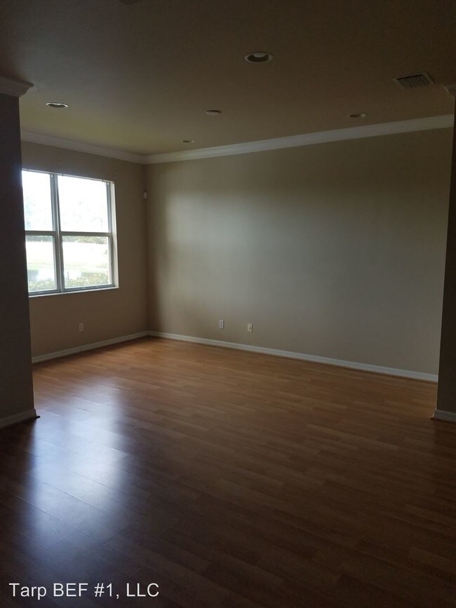 Building Photo - 20000 Heatherstone Way