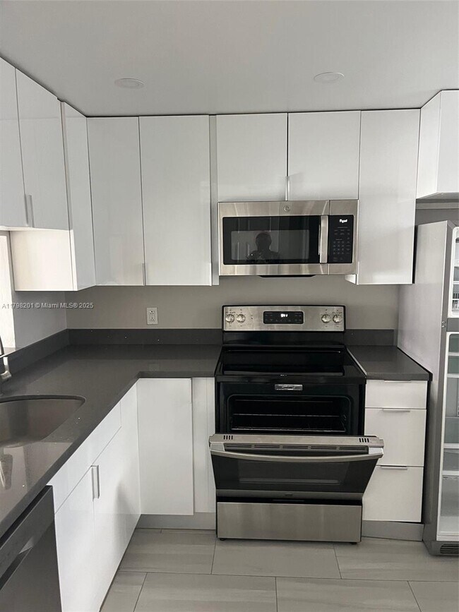 Foto del edificio - 5200 NW 31st Ave