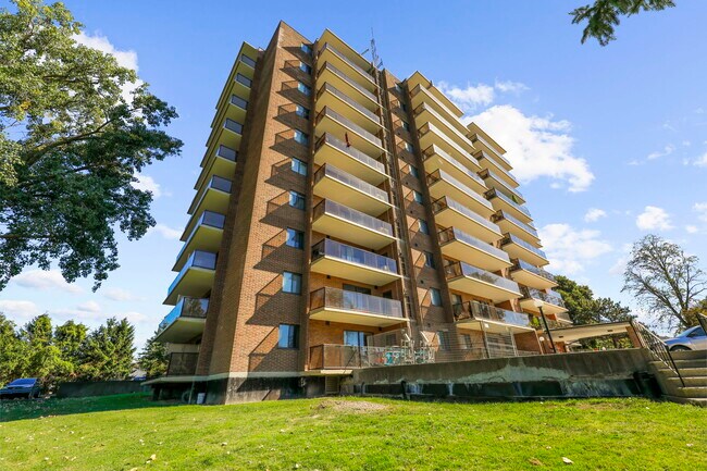 Photo du bâtiment - Regal Tower
