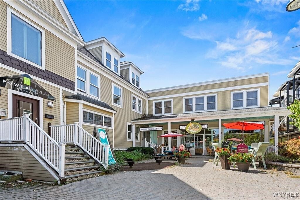 Foto principal - 762 Elmwood Ave