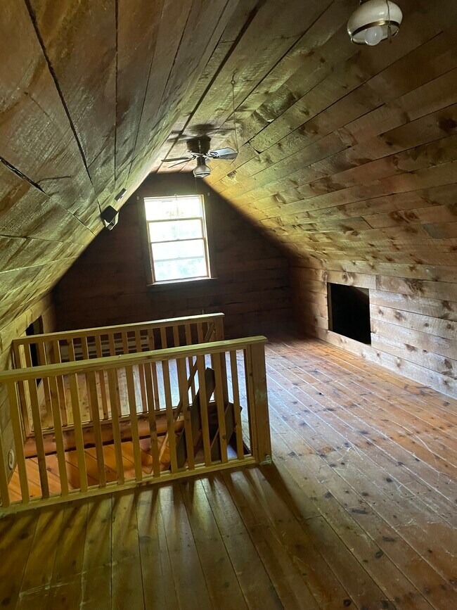 Building Photo - 331 Thorn Hill Rd