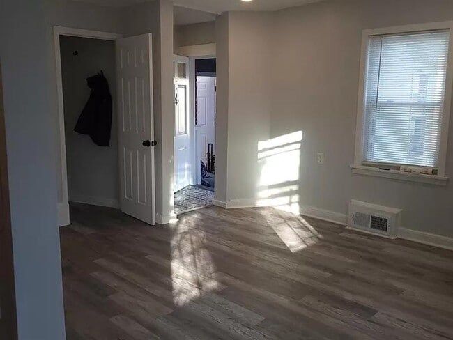 Building Photo - Newly renovated 3 bedroom home