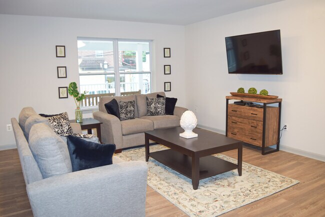 Community Lounge - Birchwood at Ambler (62+ Senior Community)