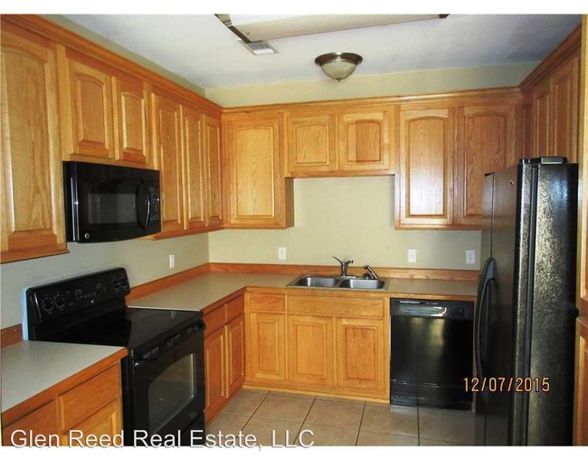 Building Photo - 10 Loren Ln