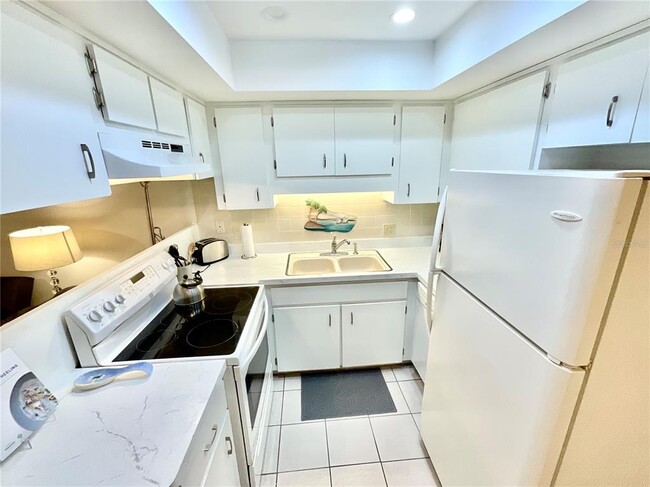 Building Photo - 4345 Tahitian Gardens Cir