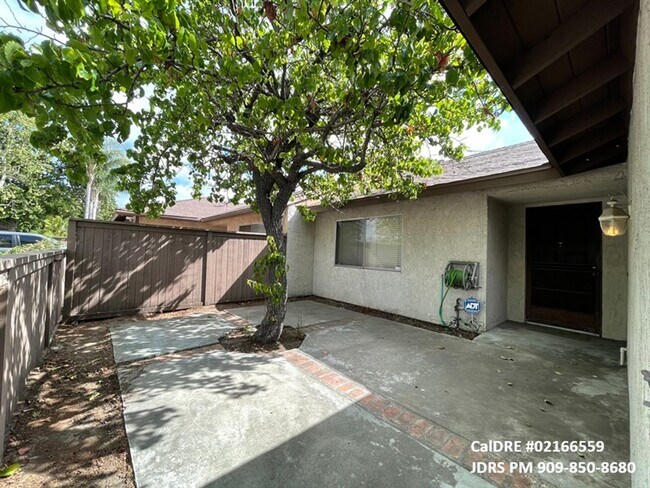 Building Photo - Garden Grove 2 Bedroom Home