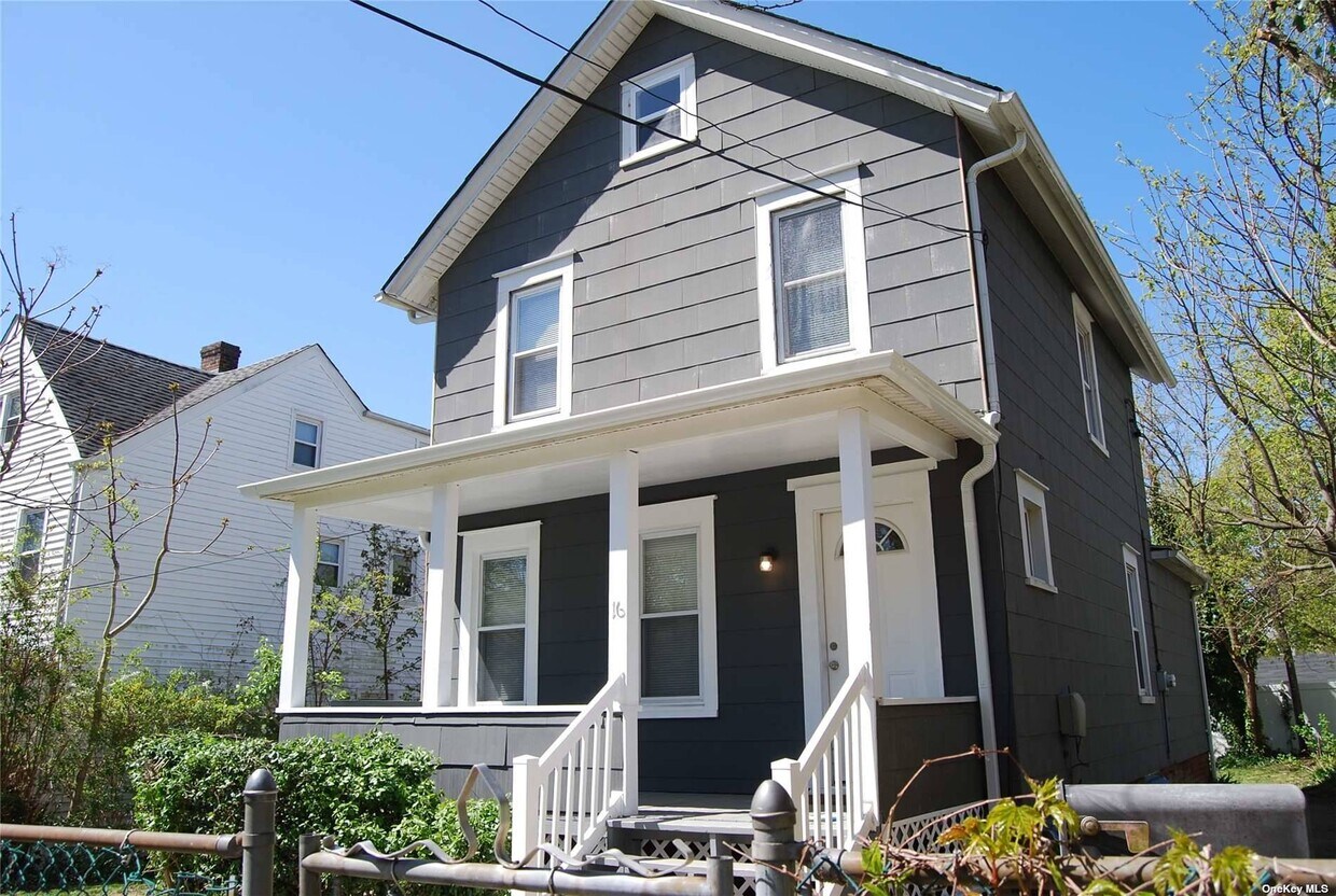 Primary Photo - 16 Ellwood St