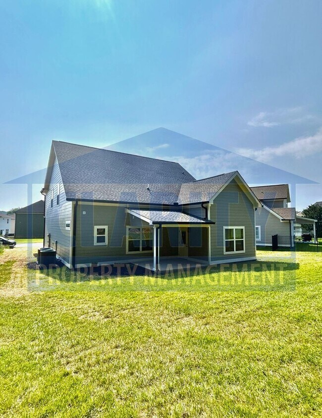 Building Photo - Spacious 4-bedroom home in prime Cleveland...