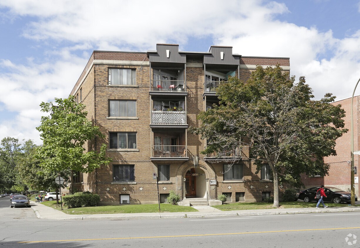 Building Photo - 6695 Sherbrooke W