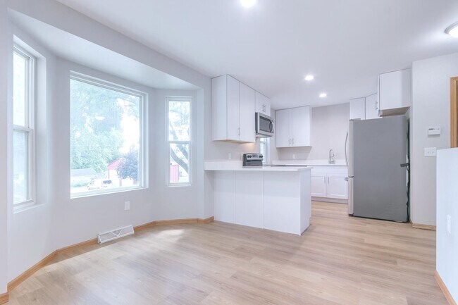 Foto del edificio - 2414 Commercial Ave