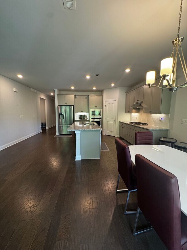 Building Photo - Newly build full furnished 3 bed 2 bath ho...