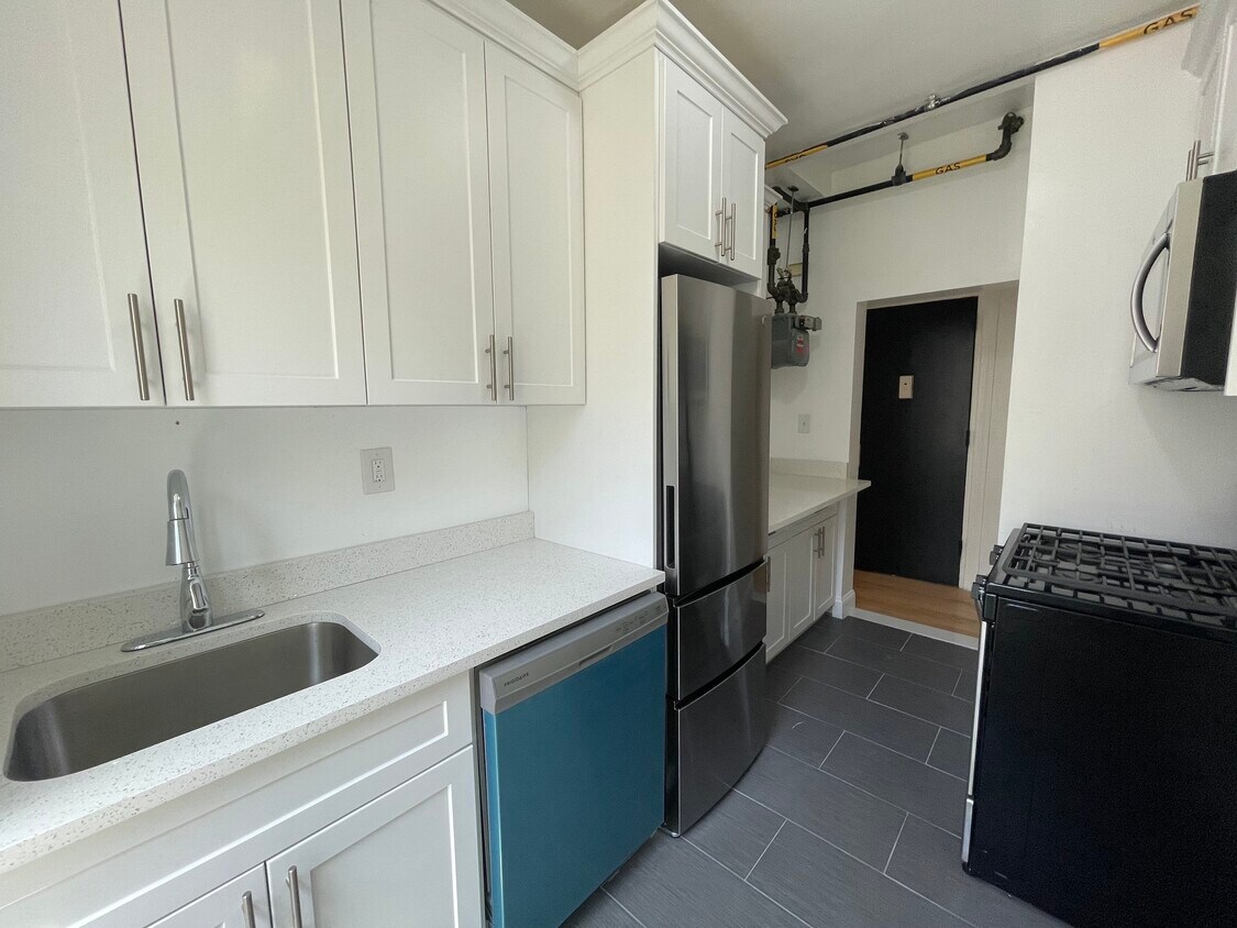 Primary Photo - 295 W 150th St