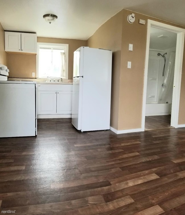 Building Photo - Studio, 1 bath 4plex - 202 Alder St