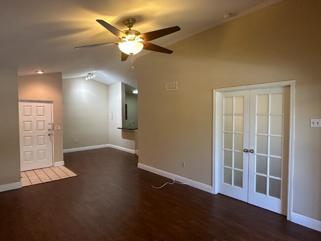 Foto del edificio - 2831 N Oakland Forest Dr