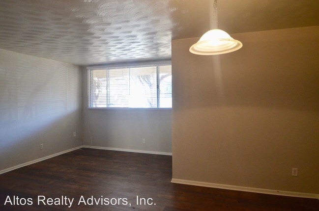Building Photo - 593 W Crestline Ave