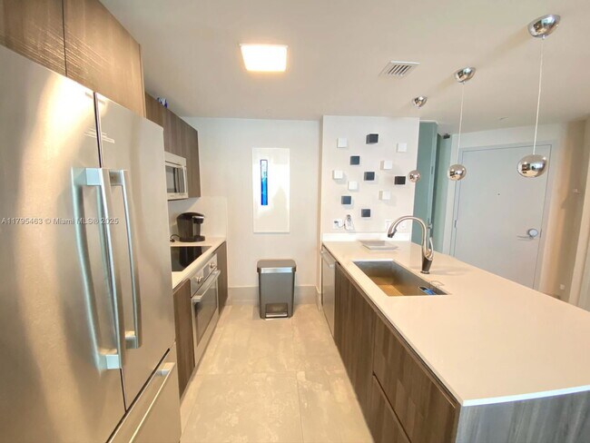 Foto del edificio - 488 NE 18th St