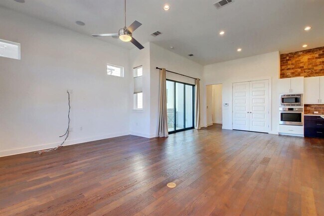 Building Photo - 6133 Seville Dr