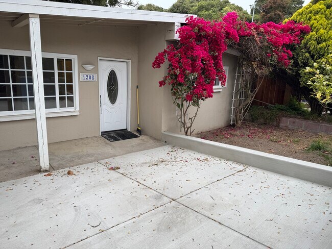 Building Photo - 1208 Lincoln Avenue