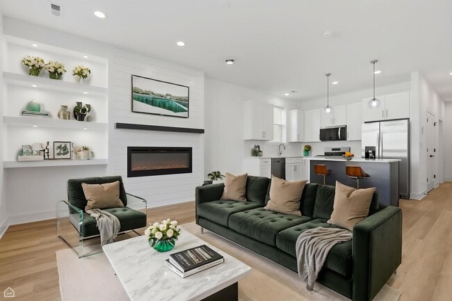 Building Photo - 4841 S Prairie Ave