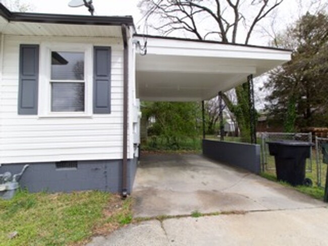 Foto del edificio - Newly renovated home in Burlington NC