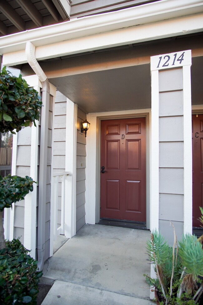 Foto del edificio - 1214 S Mayflower Ave
