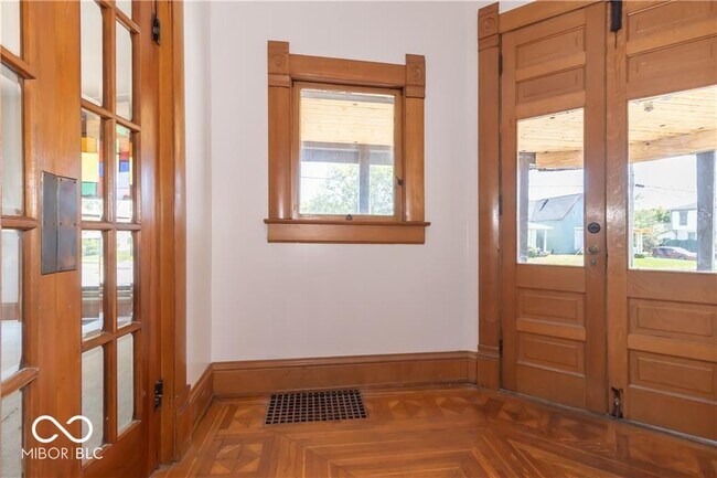 Foto del edificio - 404 N State St