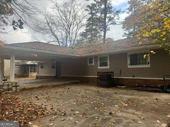 Building Photo - 2191 Beecher Cir SW