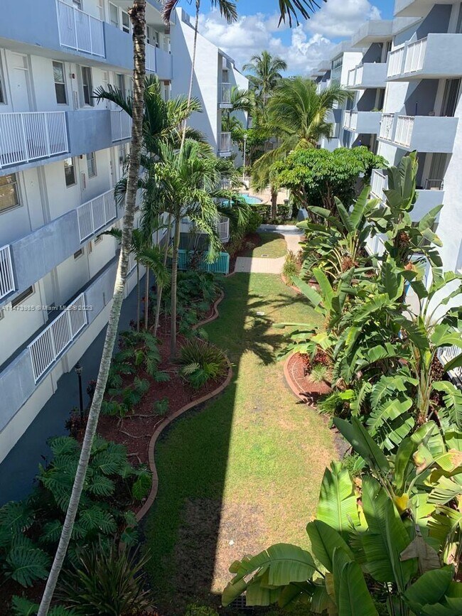 Foto del edificio - 1801 S Treasure Dr