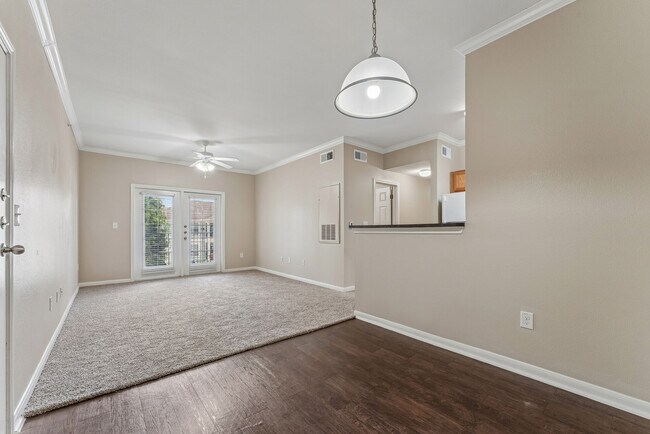 Foto del edificio - Point Royale Apartments
