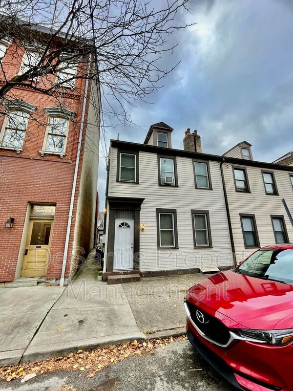 Primary Photo - 2724 Sarah St