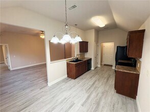 Building Photo - 1284 N Cannondale Dr