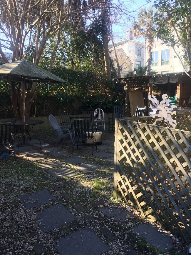 Building Photo - 113 Smith St