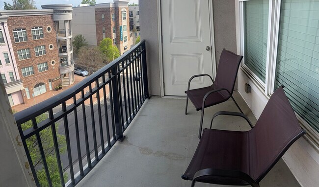 Foto del edificio - 4810 Ashley Park Ln