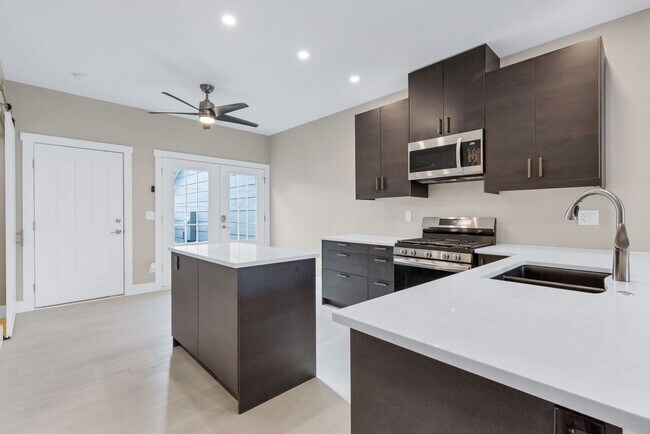 Building Photo - Modern Edgewater Condo Near Sloan’s Lake A...