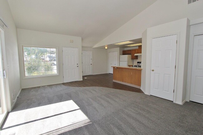 Building Photo - 826 S McKinley Ave