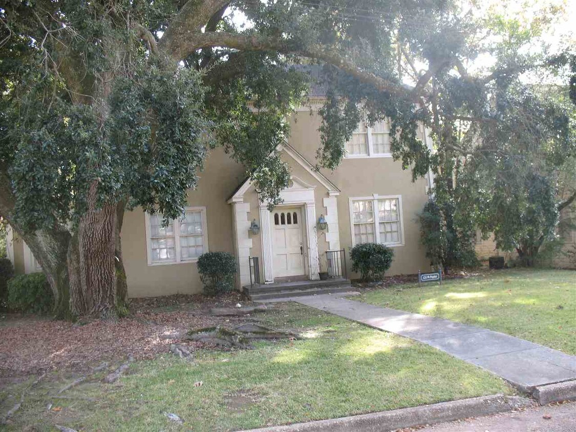 1211 Poplar Blvd, Jackson, MS 39202 Room for Rent in Jackson, MS