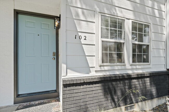Building Photo - 3736 Rose Hill St